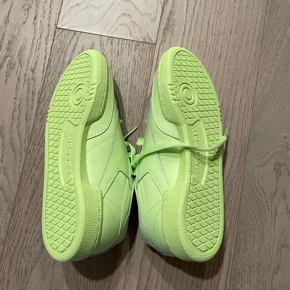 Brand New Reebok Runner! - Picture 2 of 3